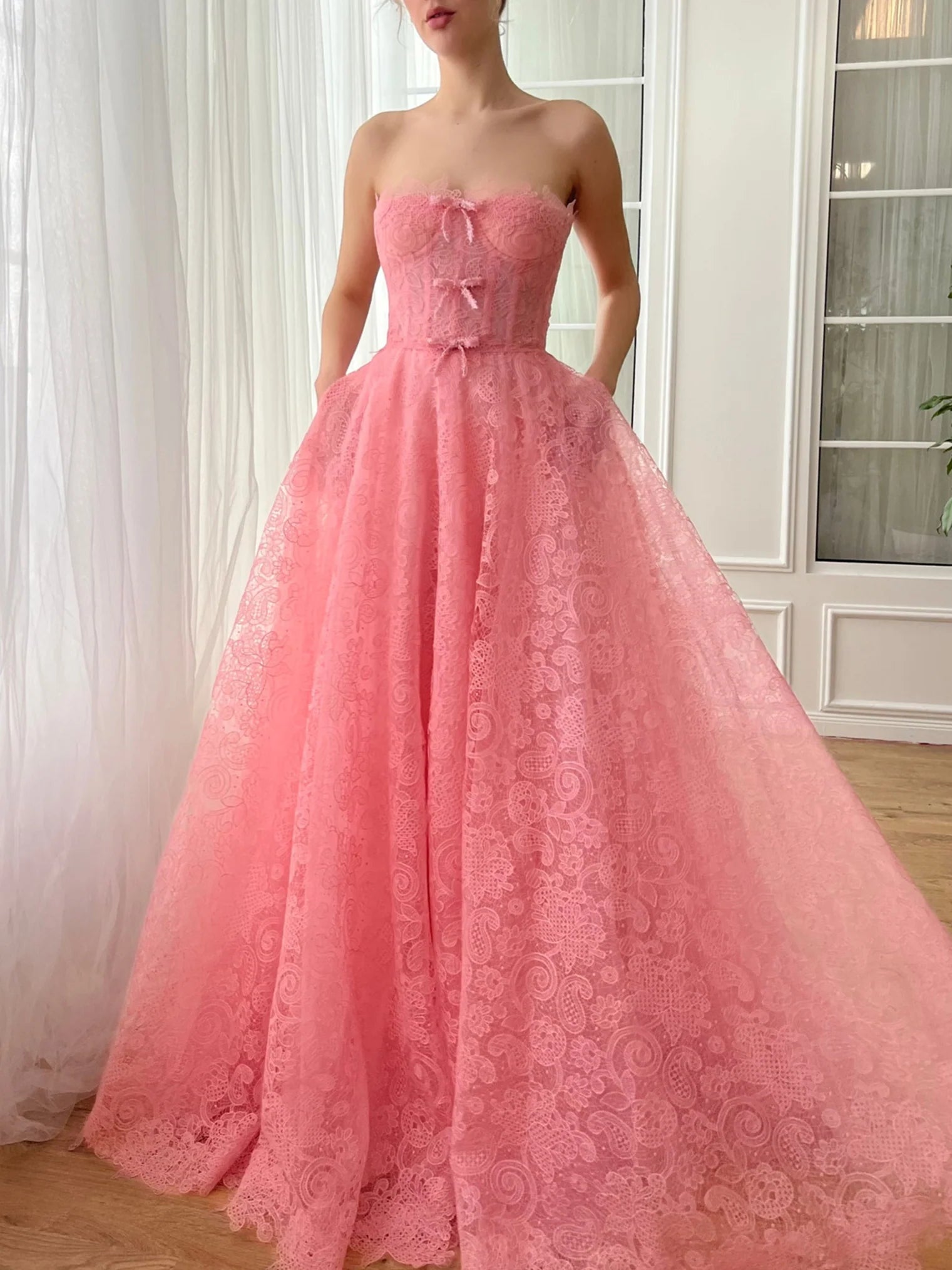 Robe de bal trapèze/princesse, décolleté en cœur, sans bretelles, longueur au sol